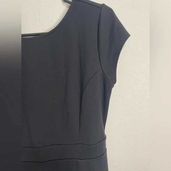 LOFT Black Fit & Flare Dress Women’s Size 8 Short Sleeve Scoop Back Work Office - Picture 3 of 9